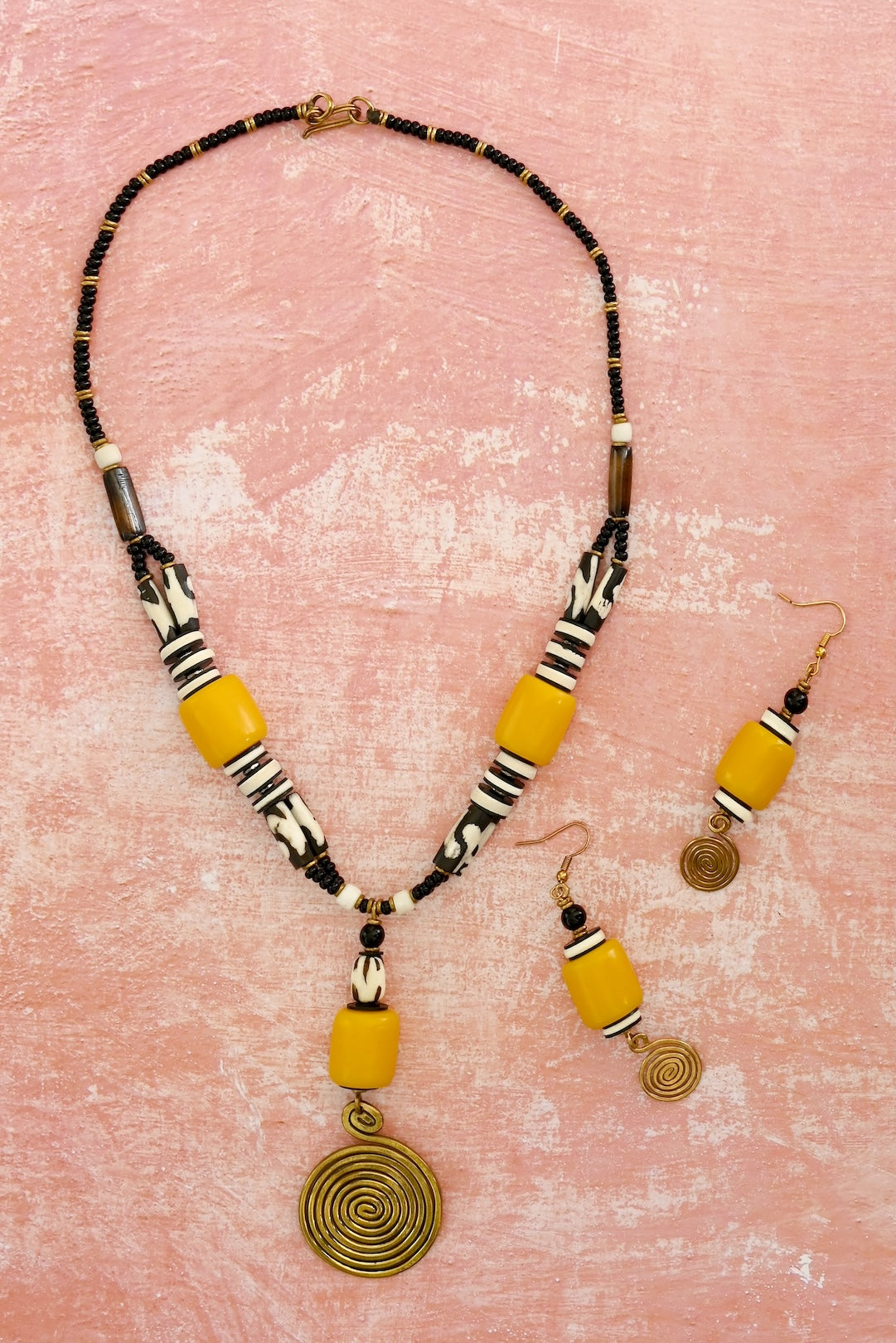 Retro Spin Yellow Trade Bead Necklace