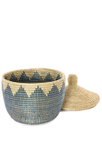 Peaks & Valleys Warming Basket in Blue & Cream